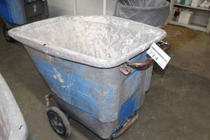lot 714 image: Toter Work Saver Tilt Truck Plastic Dump Cart UT-005