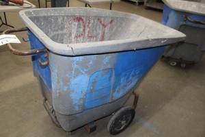 lot 713 image: Toter Work Saver Tilt Truck Plastic Dump Cart UT-005