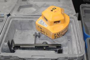lot 735 image: PLS 360 Laser Level, Plastic Case