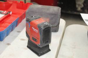 lot 724 image: Hilti PM 2-P Laser Level, Soft Side Carry Case