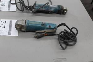 lot 777 image: Makita DA3000R 38 Angle Drill