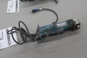 lot 778 image: Makita DA3010F 38 Right Angle Drill