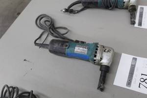 lot 781 image: Makita JN1601 16 Gauge Nibbler