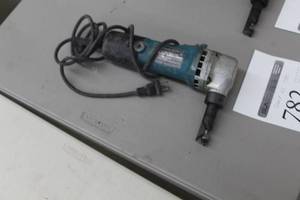 lot 782 image: Makita JN1601 16 Gauge Nibbler