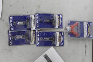 lot 817 image: Lot of (5) Spray Gun Parts - RAC 5 SwitchTip Reversible Spray Tip (x4), RAC 5 HandTite Guard (x1) in original packaging