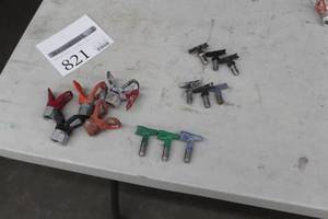 lot 821 image: Lot of (15) Spray Gun Parts - RAC 5 Spray Guards (x5),  Spray Tips (x10)