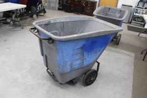 lot 715 image: Toter Work Saver Tilt Truck Plastic Dump Cart UT-005