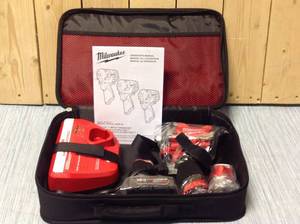 Milwaukee M12 FUEL 12-Volt Lithium-Ion Brushless Cordless Stubby 38 in. Impact Wrench Kit with One 4.0 and One 2.0Ah Batteries&nbsp&nbspCustomer Returns See Pictures