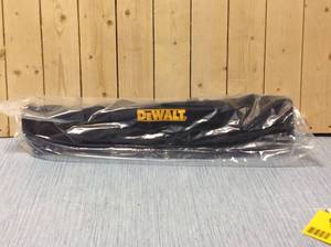 DEWALT Adjustable and Portable Laser Level Tripod&nbsp&nbspCustomer Returns See Pictures