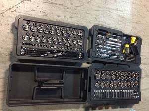 DEWALT Mechanics Tool Set (226-Piece) with TOUGHSYSTEM 22 in. Medium Tool Box&nbsp&nbspCustomer Returns See Pictures