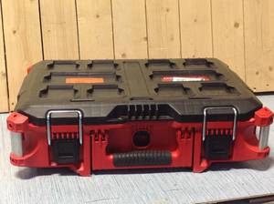 Milwaukee PACKOUT 22 in. Medium Red Tool Box with 75 lbs. Weight Capacity&nbsp&nbspCustomer Returns See Pictures