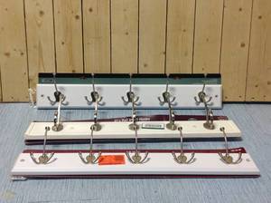 27 in. White Rail with 5 Satin Nickel Hooks&nbsp&nbspCustomer Returns See Pictures