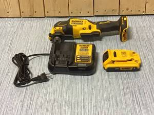 DEWALT ATOMIC 20-Volt MAX Cordless Brushless Oscillating Multi-Tool with (1) 20-Volt Battery 2.0Ah &amp Charger Customer Returns See Pictures