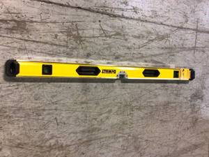 DEWALT 48 in. Magnetic Box Beam Level Customer Returns See Pictures