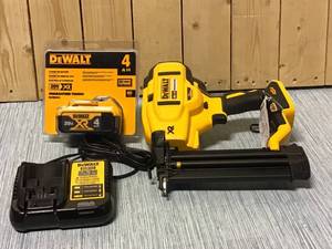 DEWALT 20-Volt Max Lithium-Ion 18-Gauge Cordless Brad Nailer Kit Customer Returns See Pictures