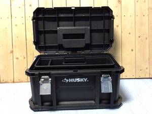 lot 19 image: HUSKY TOOL BOX BLK Customer Returns See Pictures
