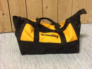 lot 7 image: DEWALT 5.5 Amp Corded Jig Saw Kit Customer Returns See Pictures