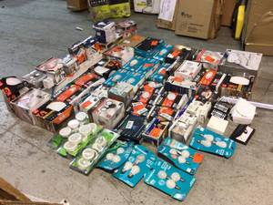 lot 12 image: HUGE MIX LOT OF LIGHT BULB & MISC Customer Returns See Pictures