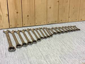 lot 28 image: MIX LOT OF TOOLS Customer Returns See Pictures