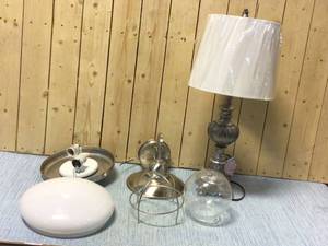 lot 40 image: MIX LOT OF LAMPS Customer Returns See Pictures