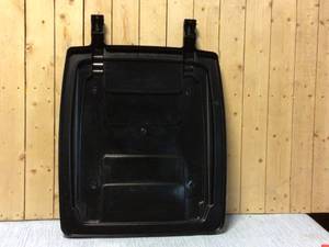 lot 50 image: Toter Replacement Lid Kit for 64 Gal. Two Wheel Trash Can Customer Returns See Pictures