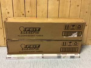 lot 75 image: 2 ft. 17-Watt T8 Cool White (4100K) G13 Linear Fluorescent Tube Light Bulb (25-pack) Customer Returns See Pictures