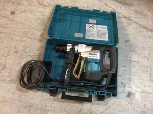 lot 114 image: 12 Amp 1-916 in. Corded Spline ConcreteMasonry Rotary Hammer Drill with Side Handle D-Handle and Hard Case by Makita Customer Returns See Pictures
