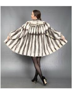 lot 2 image: Ladies Fully Let Out Natural Cross Mink Jacket - Large