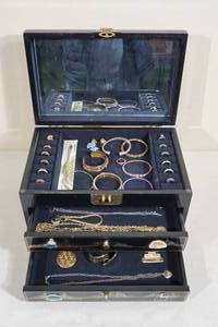 lot 37 image: Asian Theme Wood Jewelry Box with Jewelry