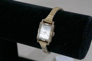 lot 6 image: Vintage 14K Yellow Gold Vulcain Wrist Watch