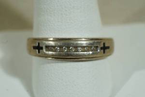lot 18 image: Sterling Silver Ring - Clear Stones, Crosses