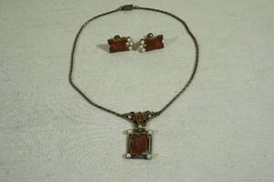 lot 29 image: Antique Cameo Necklace and Earring Set