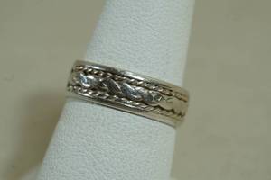 lot 21 image: Sterling Silver Band - Rope Braid