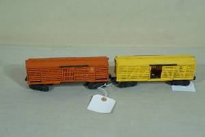 lot 59 image: 2 Lionel O Gauge Stock Cars - Post War - 3656, 6656