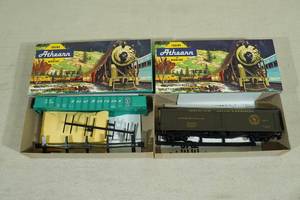 lot 67 image: 2 Athearn HO Gauge Train Cars - Great Northern