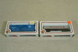 lot 64 image: 2 Bachmann HO Gauge Train Cars - Southern, Great Northern