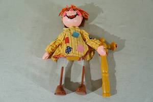 lot 92 image: Vintage 1973 Mattel Show Offs Scare Crow Puppet