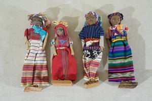 lot 90 image: Souvenir Cloth Dolls