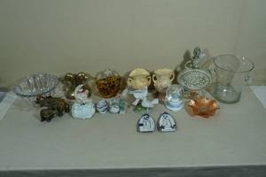 lot 110 image: Assorted Glassware and Dcor - Beam Decanter, Hull Vases