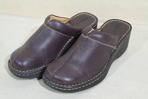 lot 117 image: Born Ladies Leather Clogs - Size 9