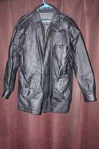 lot 120 image: Wilsons Black Leather Jacket - Mens M