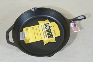 lot 124 image: Lodge 12 Cast Iron Skillet