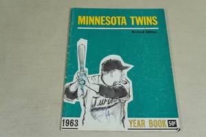 lot 6 image: 1963 Minnesota Twins Yearbook - Revised