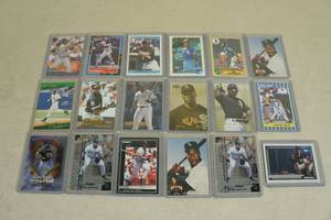 lot 119 image: Frank Thomas and Bo Jackson Baseball Cards