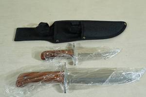 lot 44 image: Timber Rattler TR167 2 Stainless Steel Knife Set