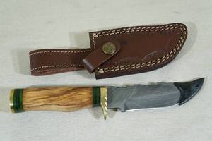 lot 55 image: Custom Damascus Style Blade Hunting Knife Butternut Wood Handle