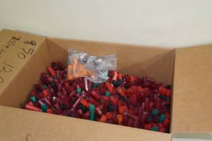 lot 192 image: Empty 12 Gauge Plastic Shotshells - About 950
