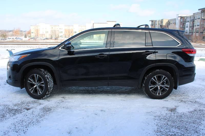 2017 Toyota Highlander - AWD - 1 OWNER