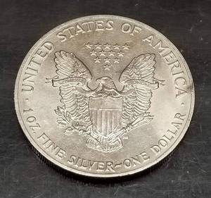 1990 AMERICAN SILVER EAGLE 1 TROY OZ .999 FINE SILVER DOLLAR