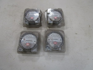 (4) Magenholic Pressure Gauges